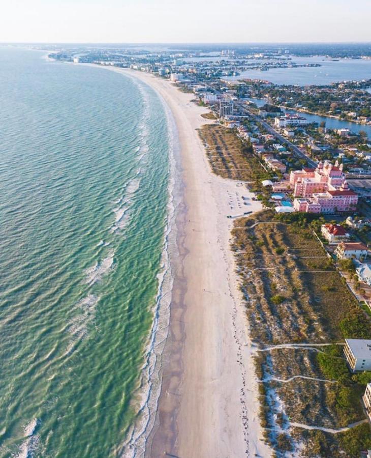 Private Room In A 2 Bedroom 1 Bathroom Shared With Host, On The Beach, Surrounded By Resorts, Only 2 People Max St. Pete Beach Eksteriør billede