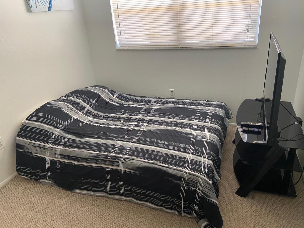 Private Room In A 2 Bedroom 1 Bathroom Shared With Host, On The Beach, Surrounded By Resorts, Only 2 People Max St. Pete Beach Eksteriør billede