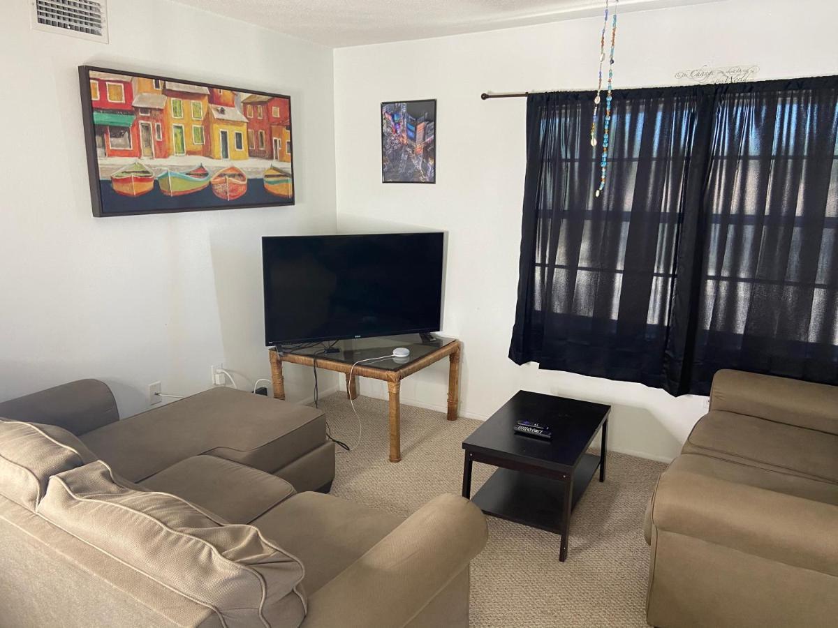 Private Room In A 2 Bedroom 1 Bathroom Shared With Host, On The Beach, Surrounded By Resorts, Only 2 People Max St. Pete Beach Eksteriør billede