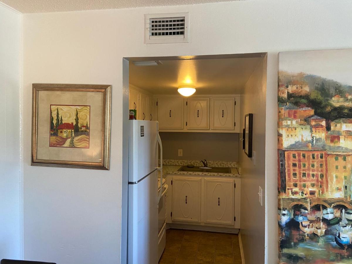 Private Room In A 2 Bedroom 1 Bathroom Shared With Host, On The Beach, Surrounded By Resorts, Only 2 People Max St. Pete Beach Eksteriør billede